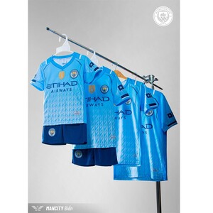 Green double couch with wooden legs