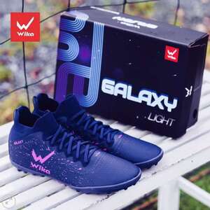 Green double couch with wooden legs